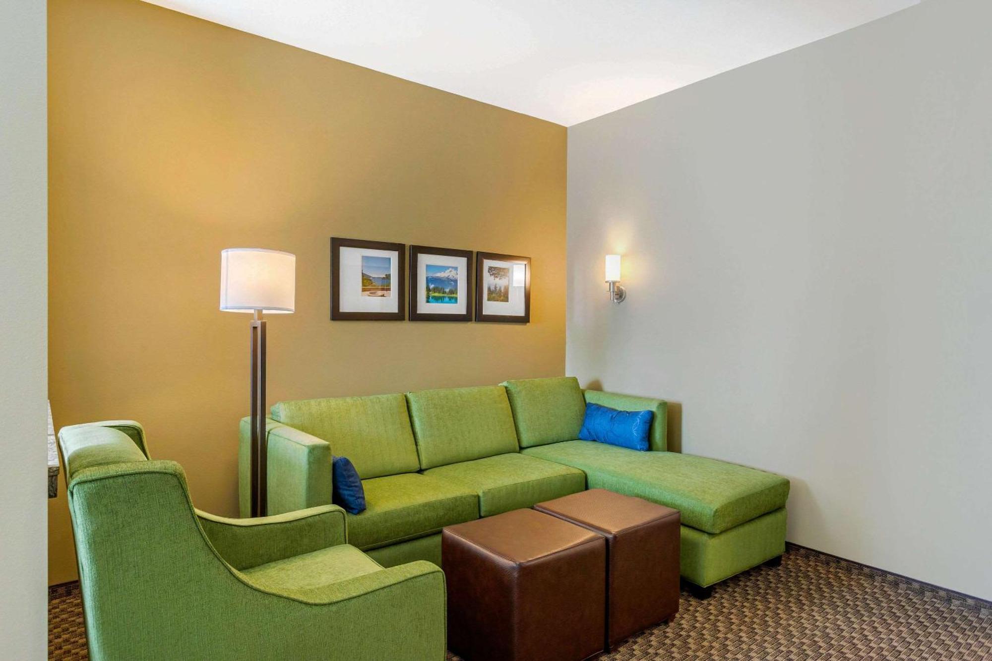 Comfort Suites Burlington Near I-5 Экстерьер фото