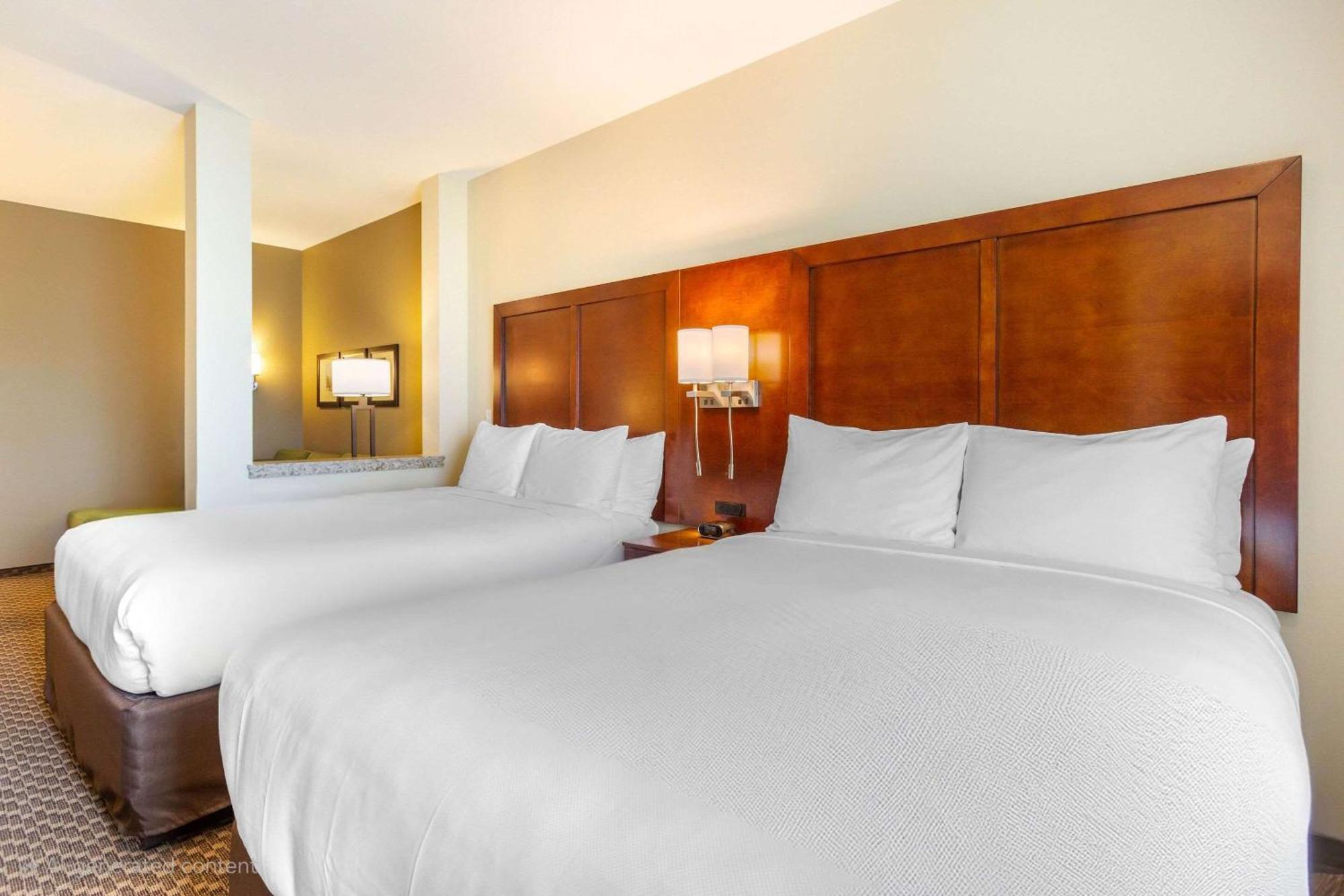Comfort Suites Burlington Near I-5 Экстерьер фото
