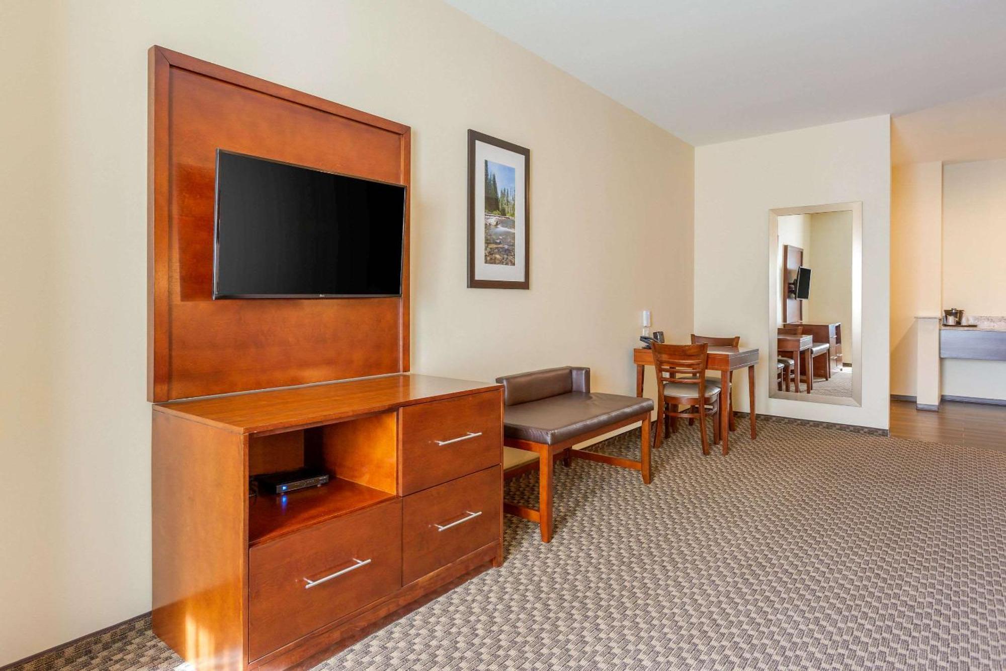 Comfort Suites Burlington Near I-5 Экстерьер фото
