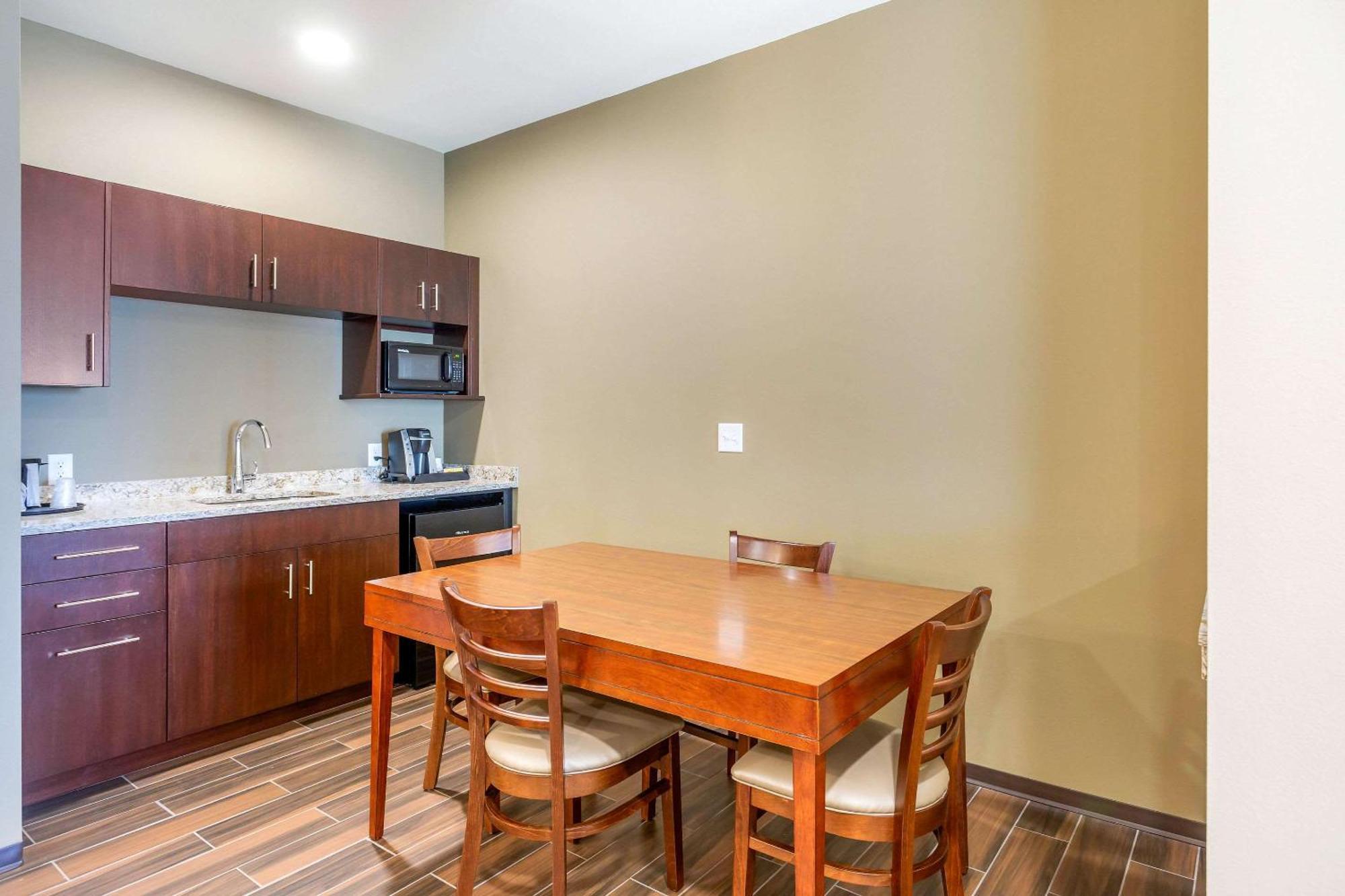 Comfort Suites Burlington Near I-5 Экстерьер фото