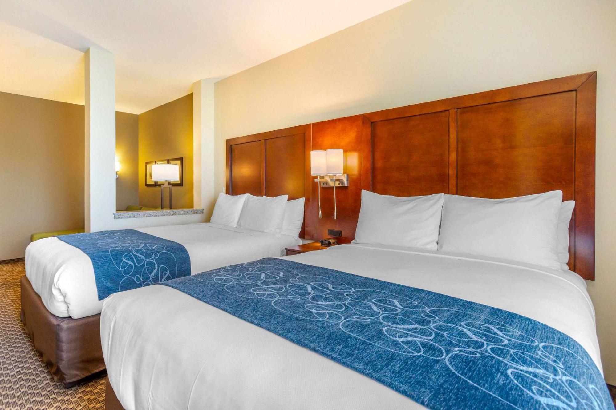 Comfort Suites Burlington Near I-5 Экстерьер фото