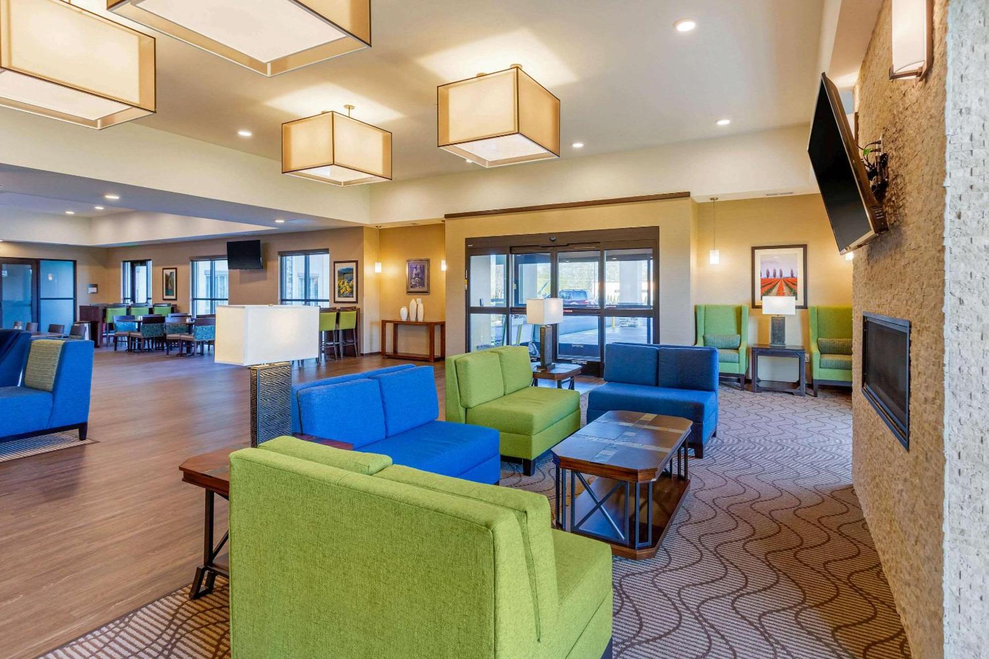 Comfort Suites Burlington Near I-5 Экстерьер фото