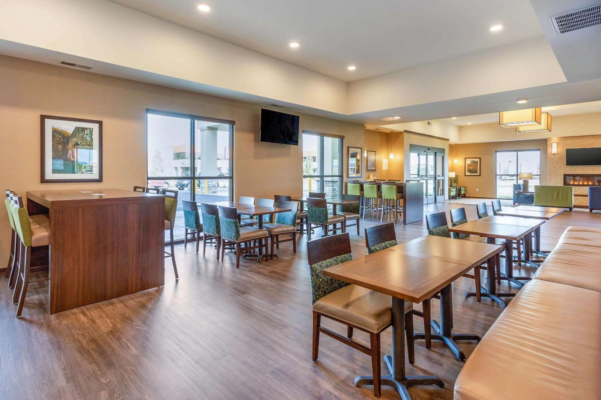 Comfort Suites Burlington Near I-5 Экстерьер фото