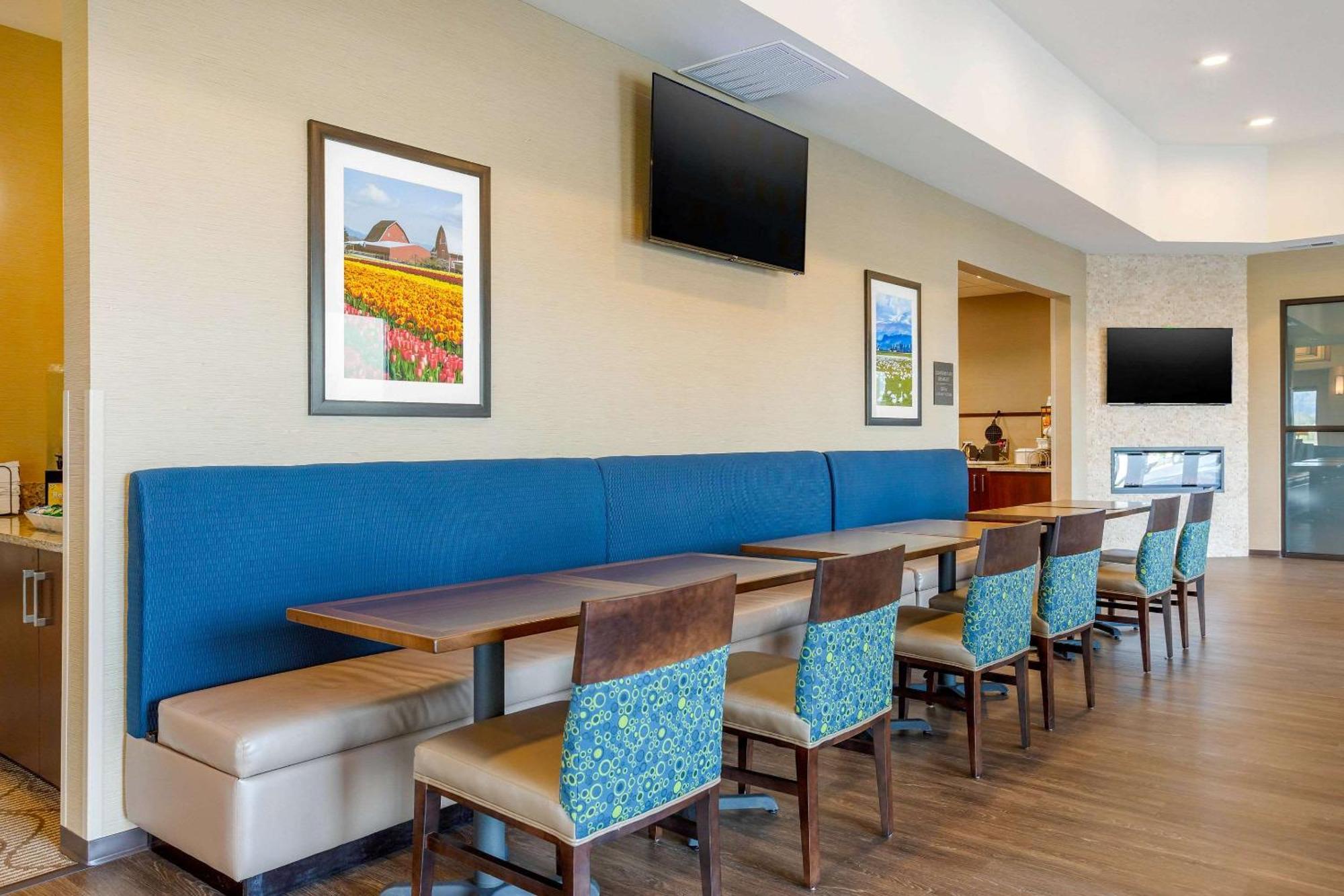 Comfort Suites Burlington Near I-5 Экстерьер фото