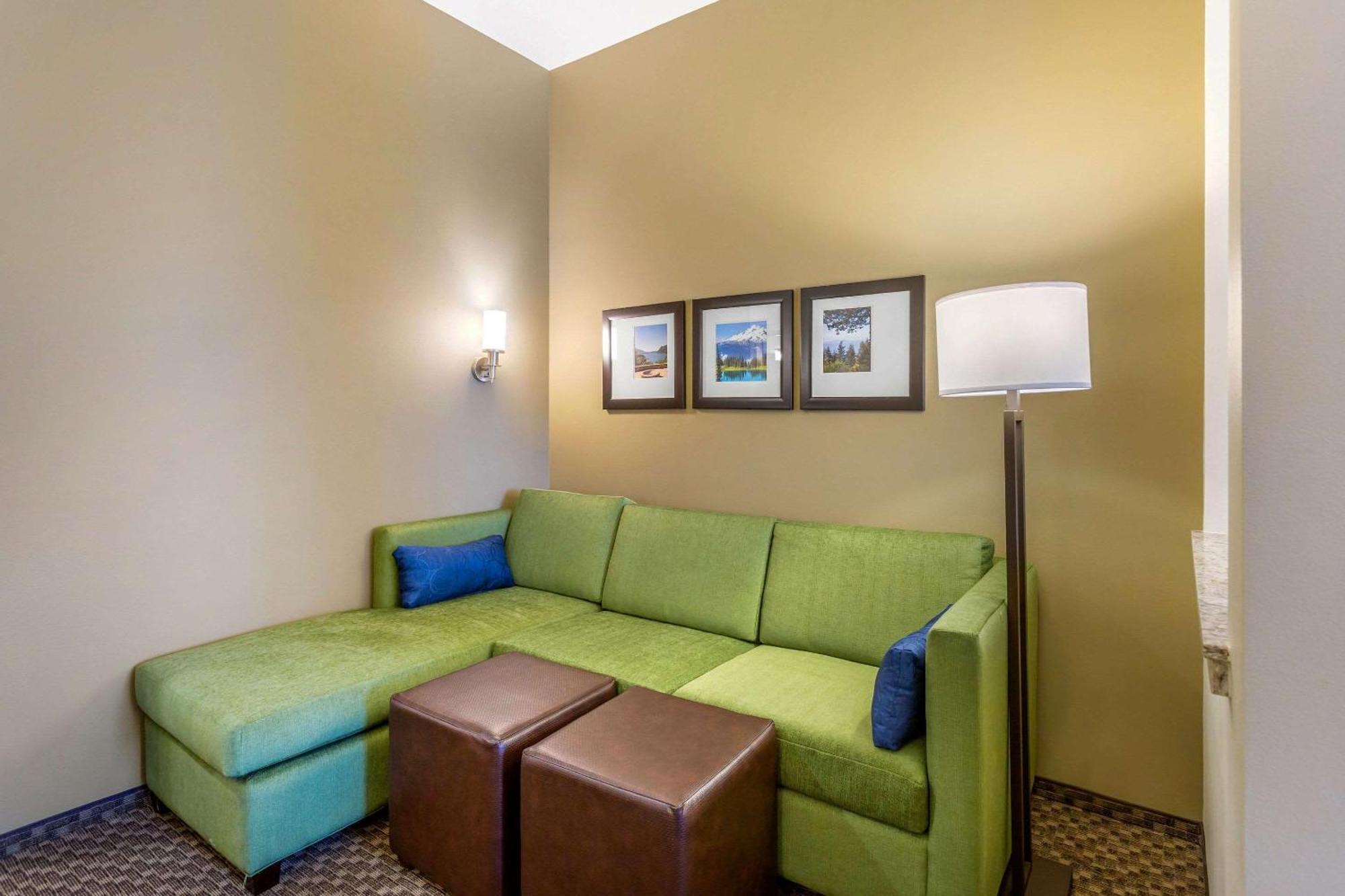 Comfort Suites Burlington Near I-5 Экстерьер фото