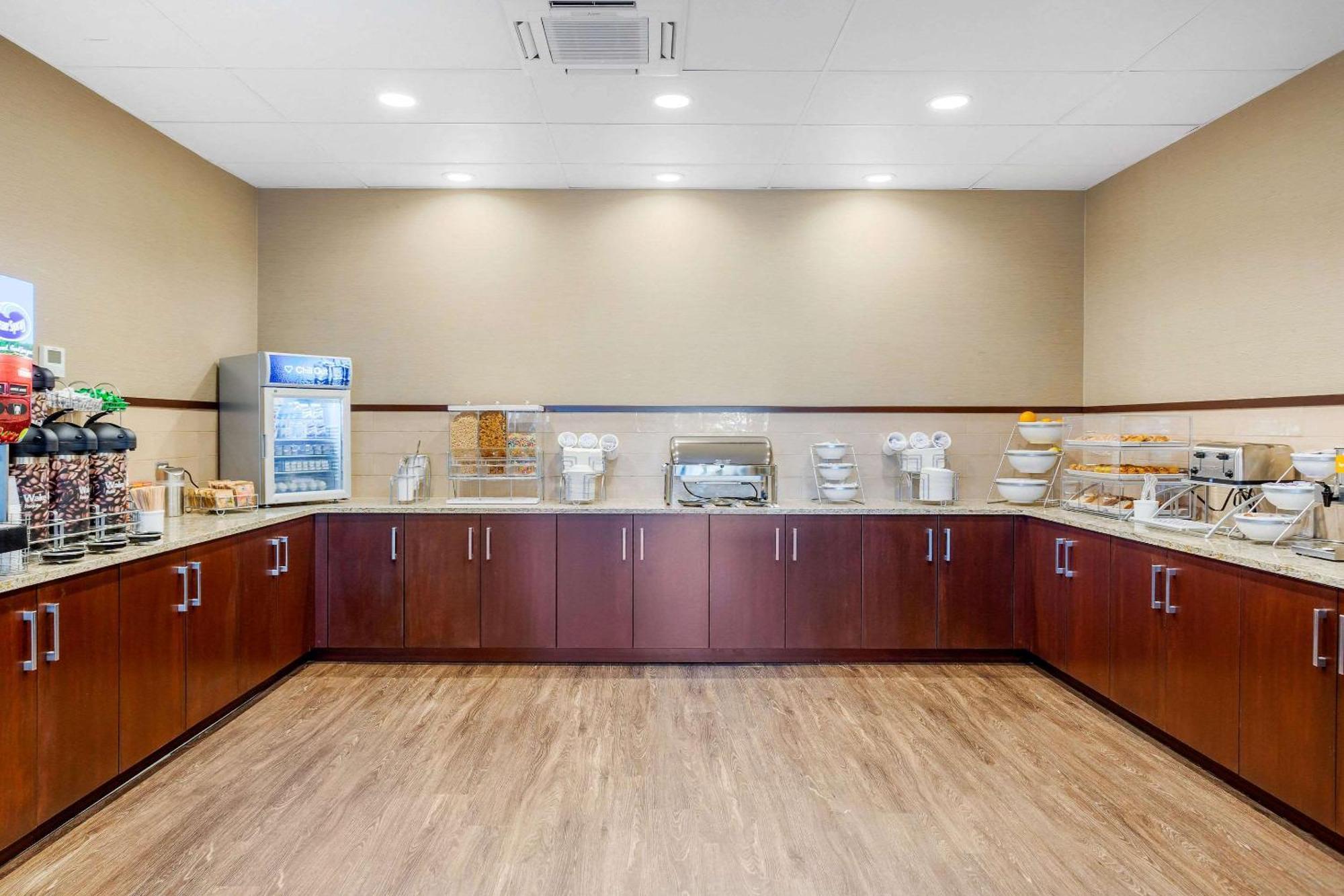 Comfort Suites Burlington Near I-5 Экстерьер фото