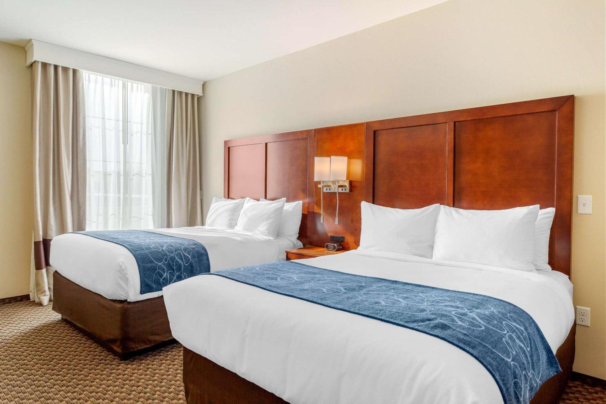Comfort Suites Burlington Near I-5 Экстерьер фото