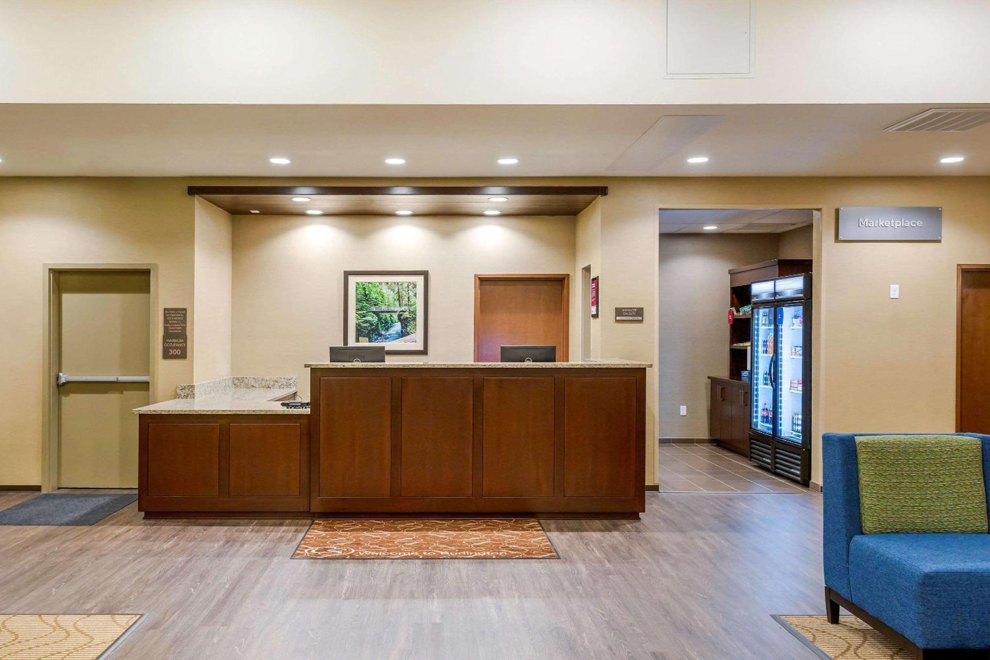 Comfort Suites Burlington Near I-5 Экстерьер фото