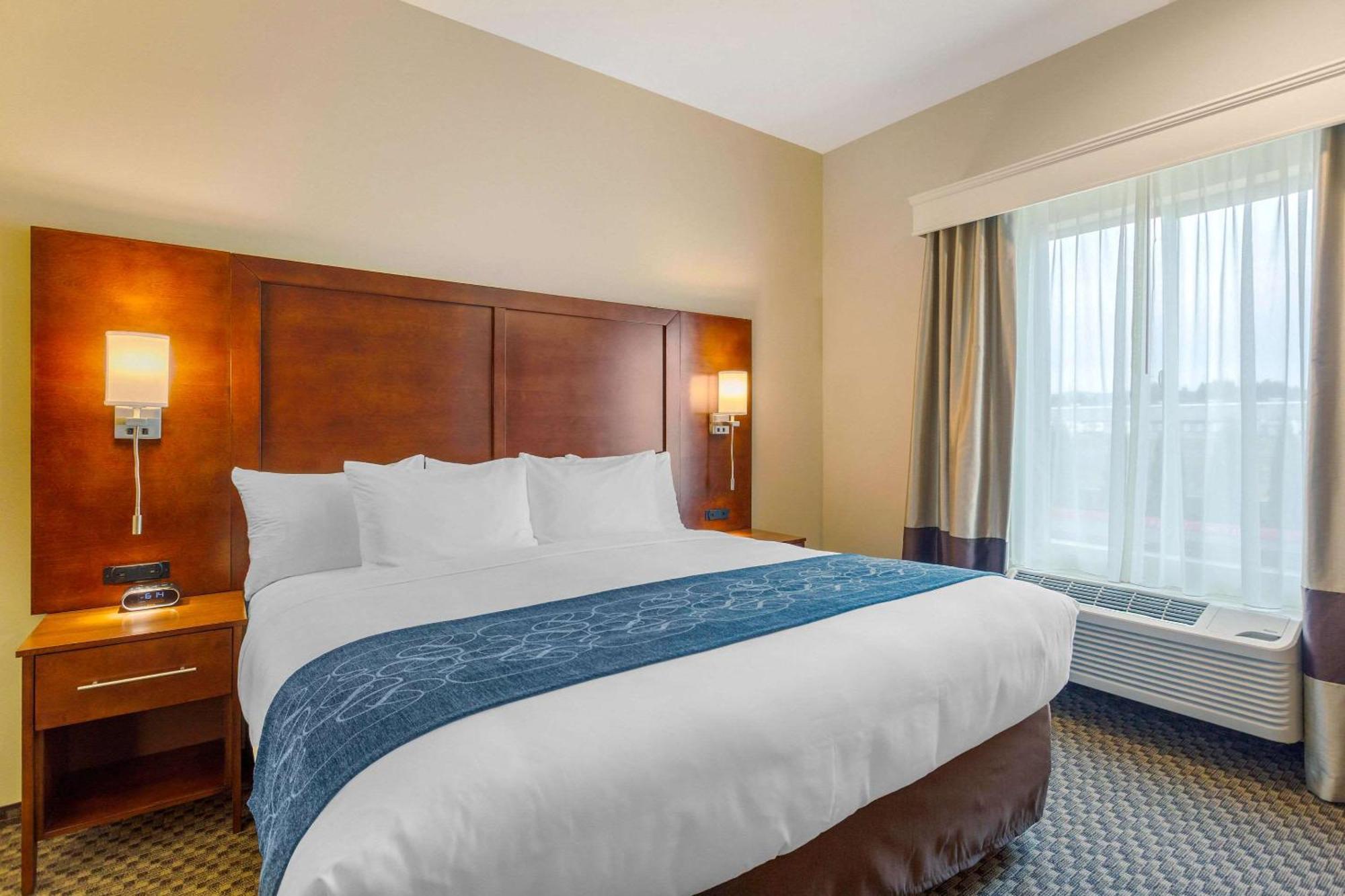 Comfort Suites Burlington Near I-5 Экстерьер фото