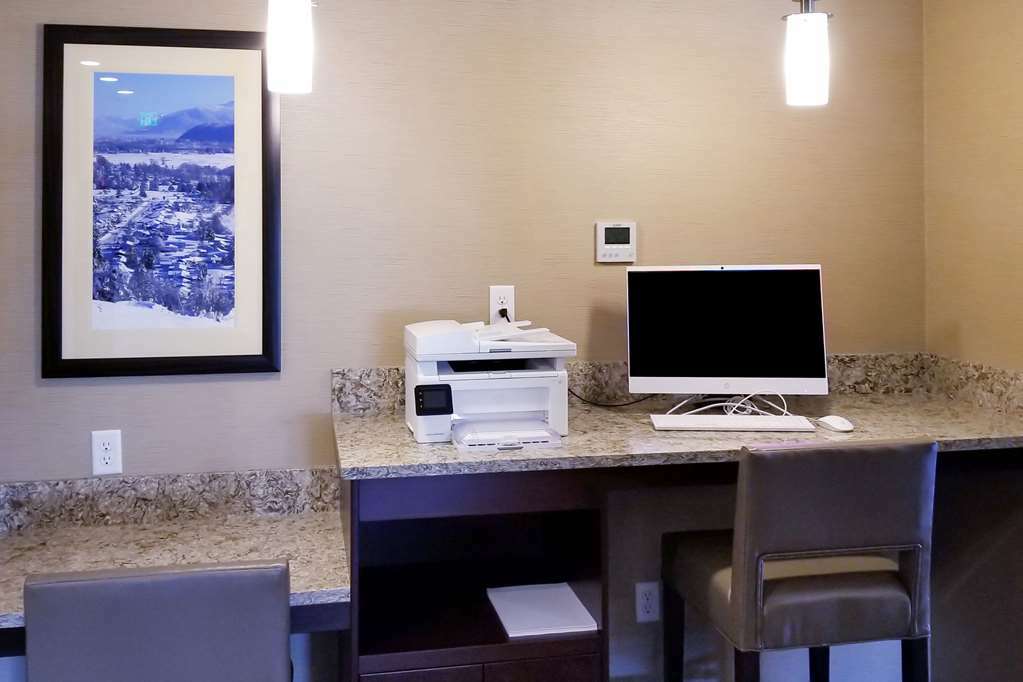 Comfort Suites Burlington Near I-5 Удобства фото